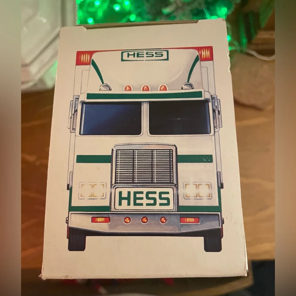 1997 Hess Truck & Racers – Brand New in Box NIB – Lights Vintage Collectible